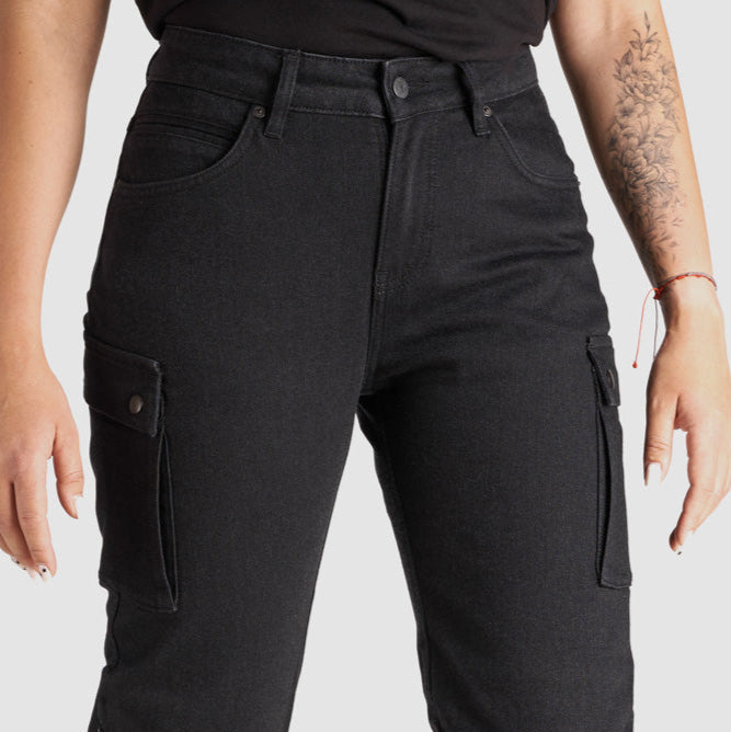MILA CARGO BLACK – Motorradjeans für Damen im Chino-Stil aus Cordura